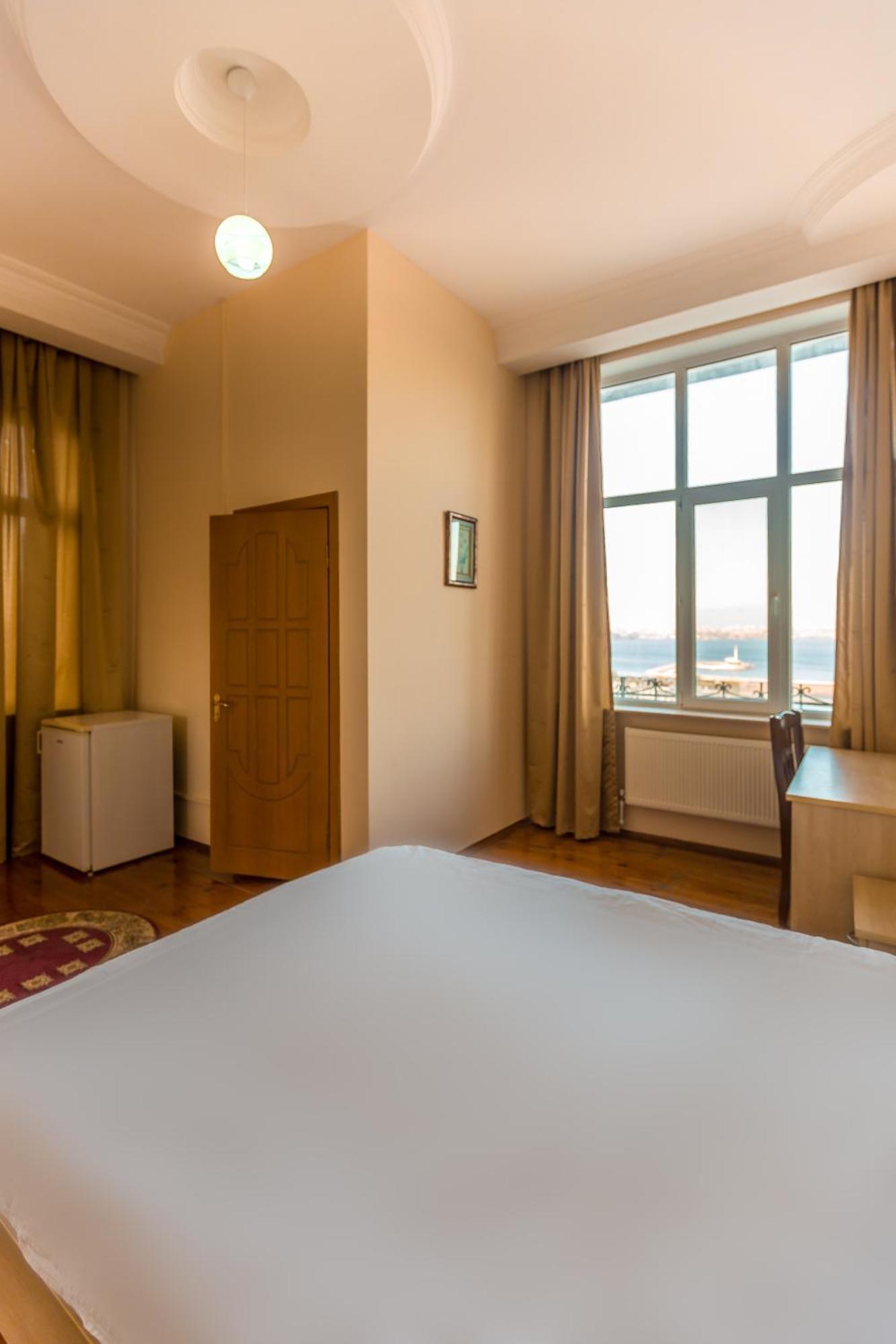 Red Roof Seaview Hotel Baku Extérieur photo